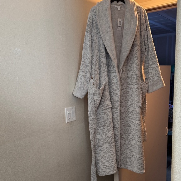 Charter Club Robe. - Picture 2 of 13
